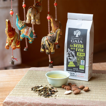 Green tea with rose, almond, and cinnamon leaves - To the party